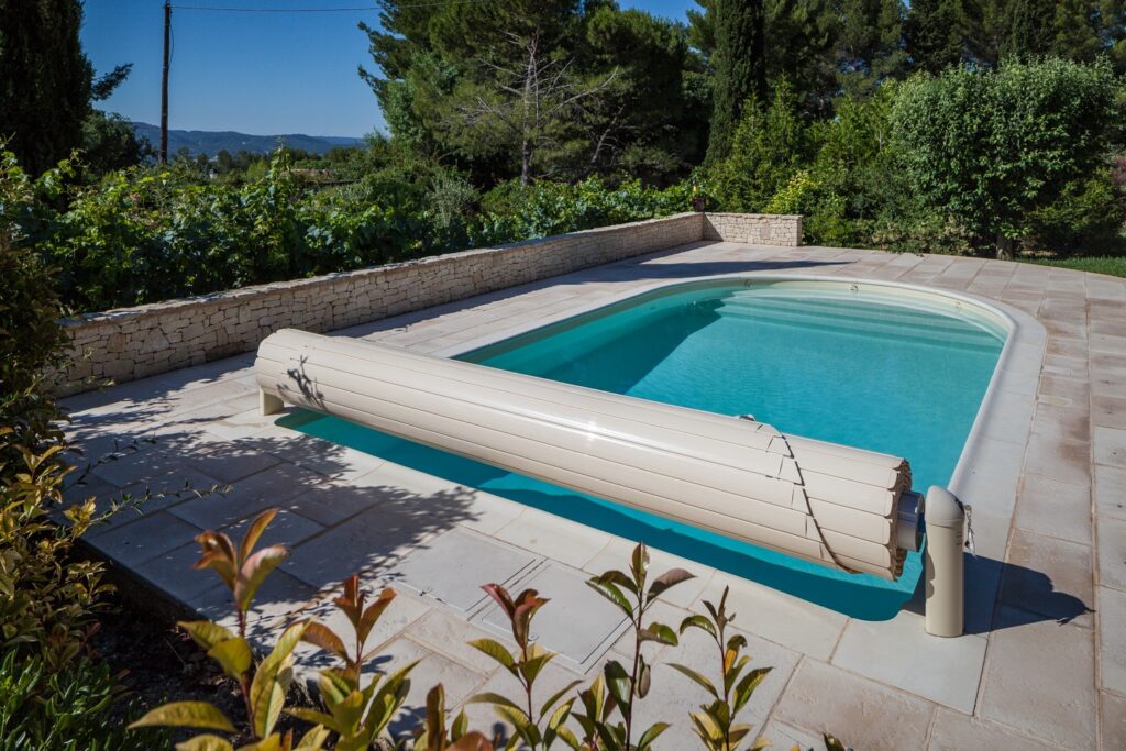 Couverture piscine à Belleville : Protégez votre bassin - VICA PISCINES
